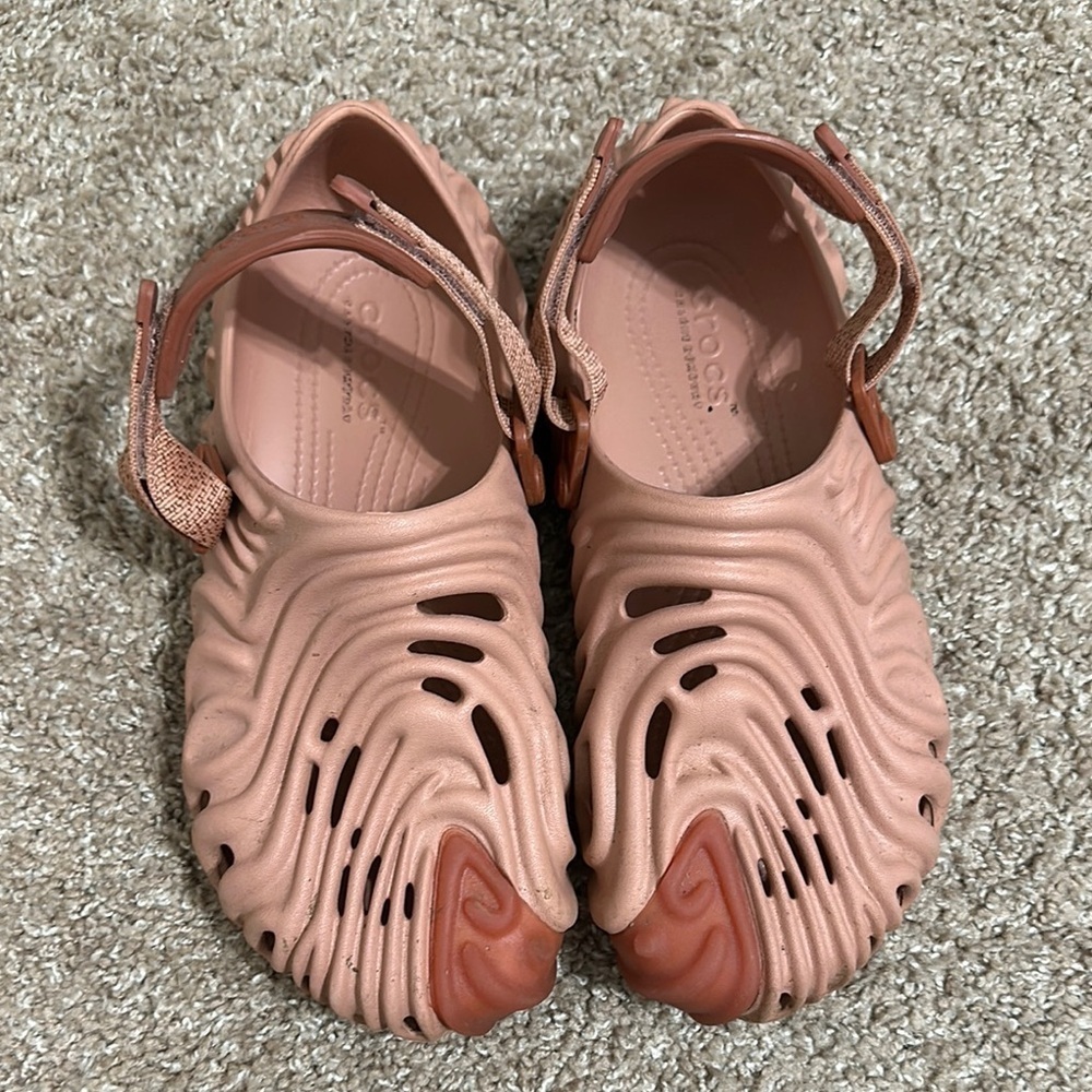 CROCS